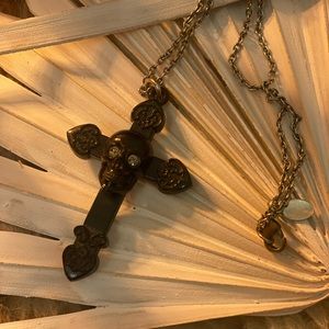 Tarina Tarantino skull necklace